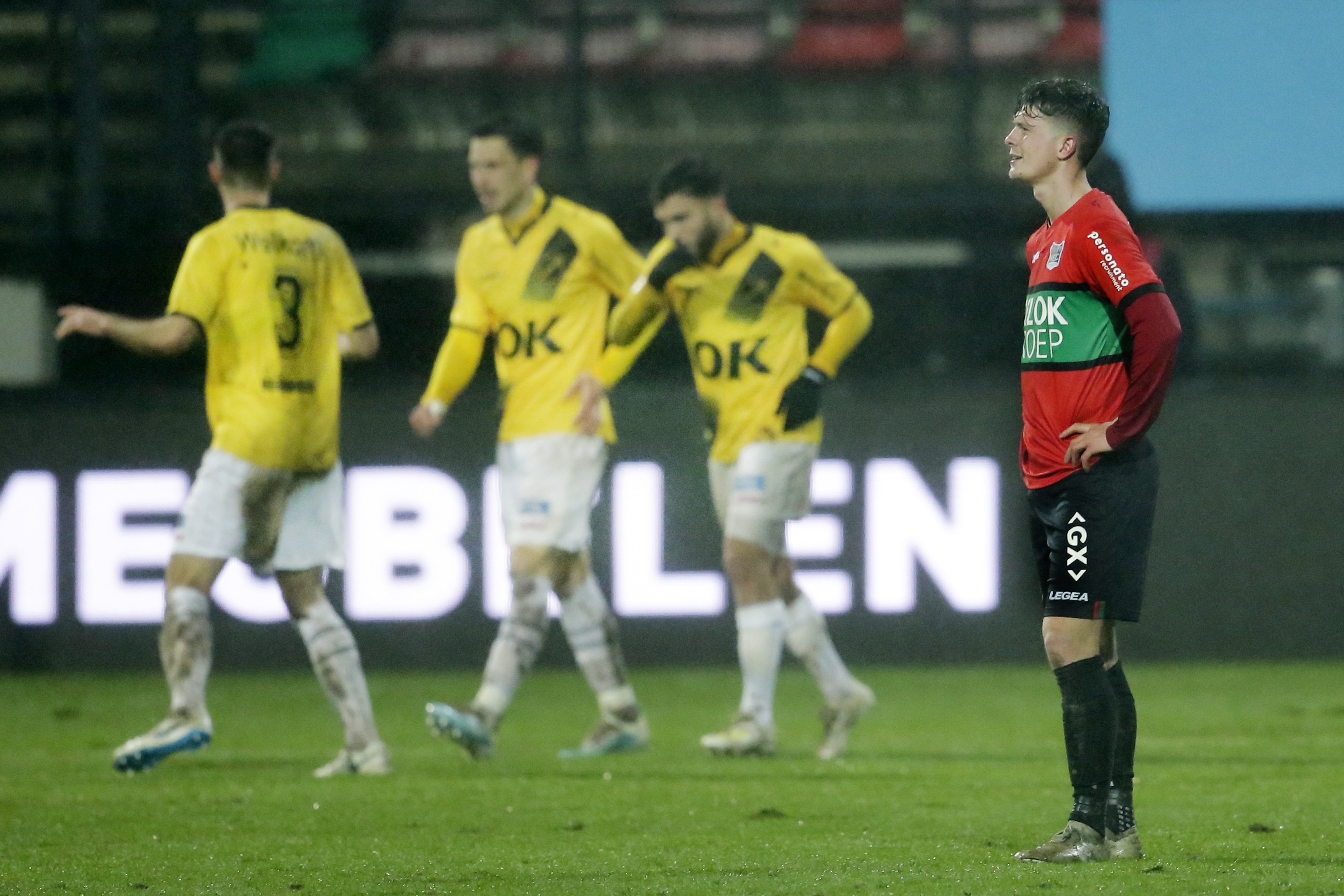 NAC viert de 0-1, Bas Kuipers baalt.