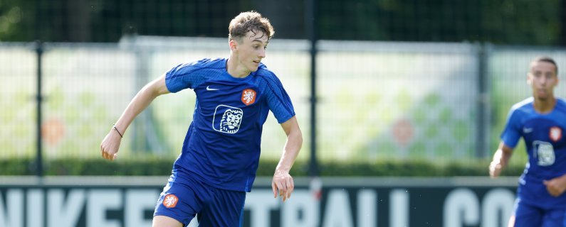 Baas, Hansen en Roefs met Jong Oranje tegen Noorwegen in Goffertstadion